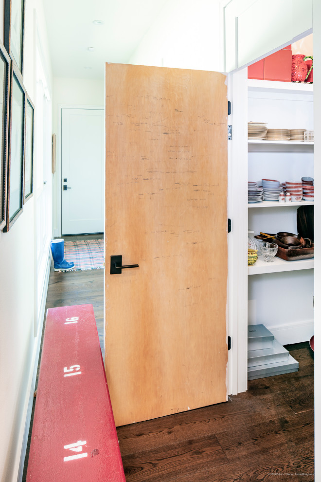 Inspiration for a modern home design remodel in Austin
