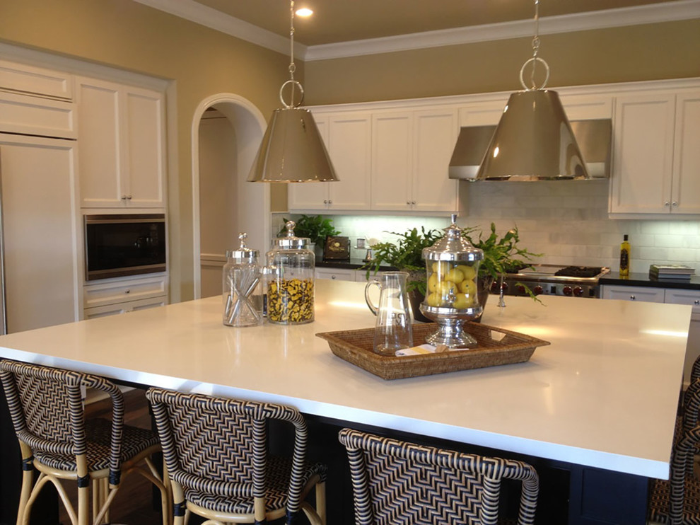 Example of a transitional kitchen design in Orange County