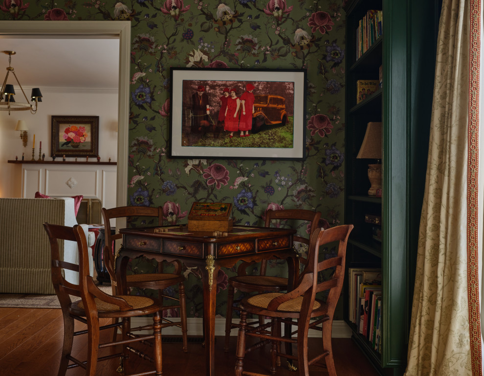 Inspiration for a timeless dining room remodel in Los Angeles