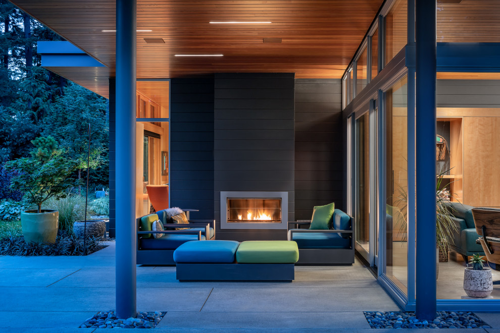 Modern patio in Seattle with a roof extension.