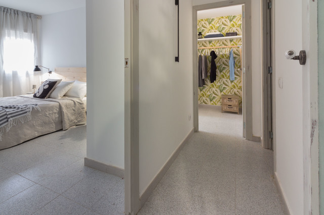 Apartamento alquiler vacacional en Blanes coastal-hallway-and-landing