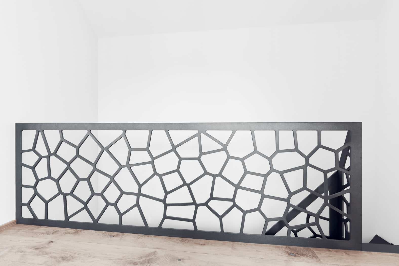 Консольная лестница в темных тонах с балюстрадой в виде Диаграммы Вороного