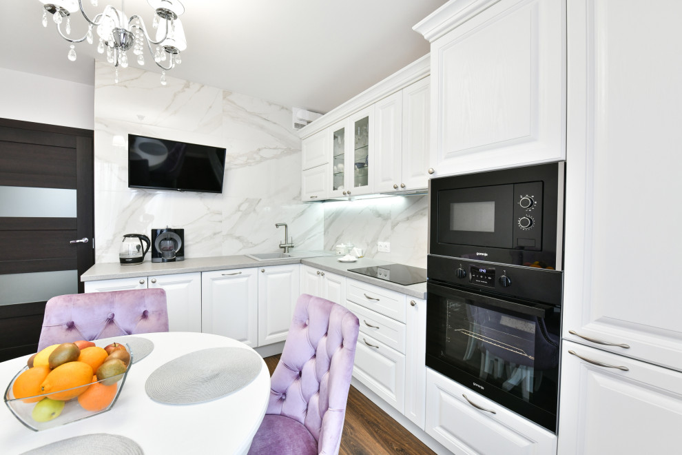 Кухня белая классическая