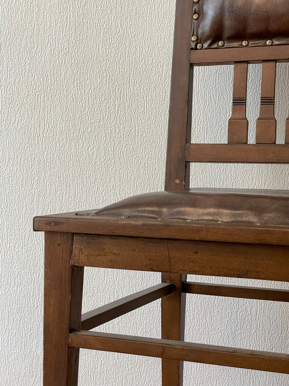 Гарнитур: 2 книжных шкафа, кресло, стулья. Реставрация.