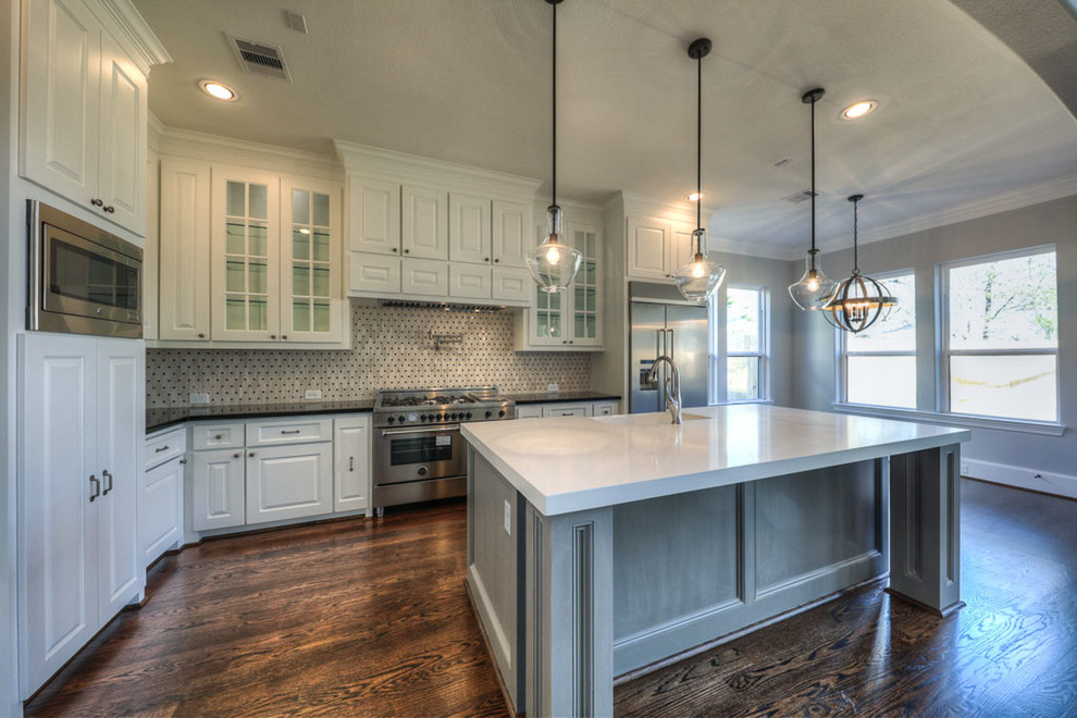 Transitional kitchen photo in Houston