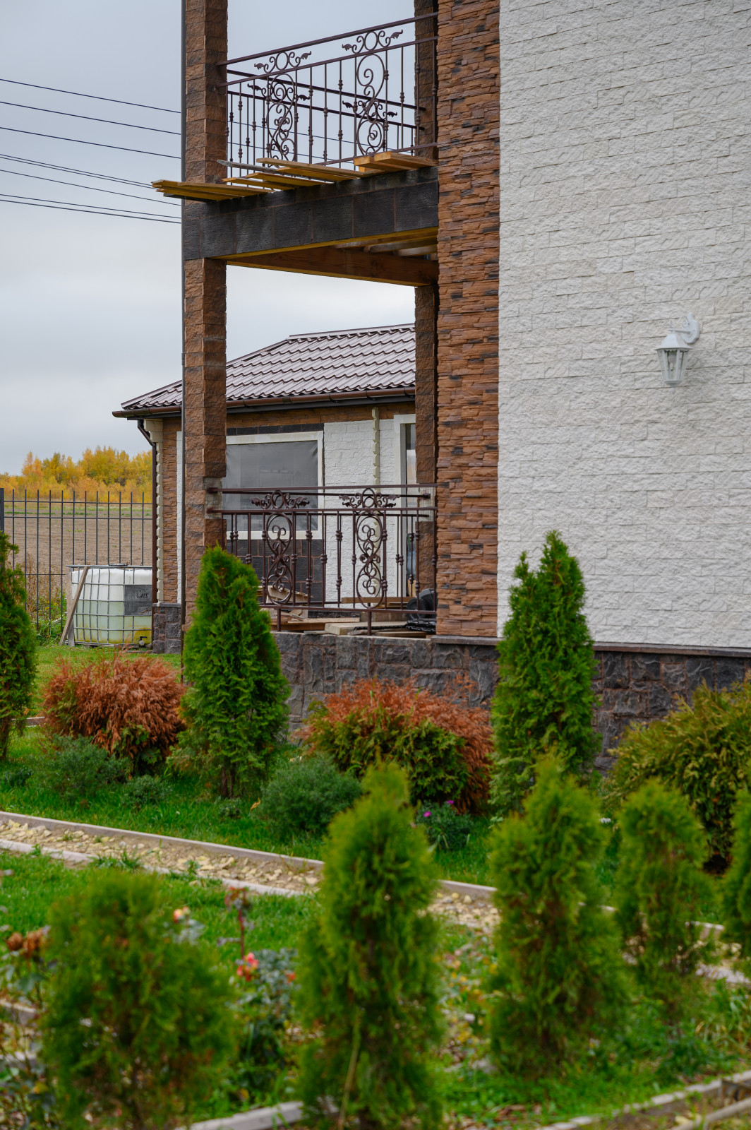 Ломоносовский район Санкт-Петербурга. Дом для семьи с шестью детьми.