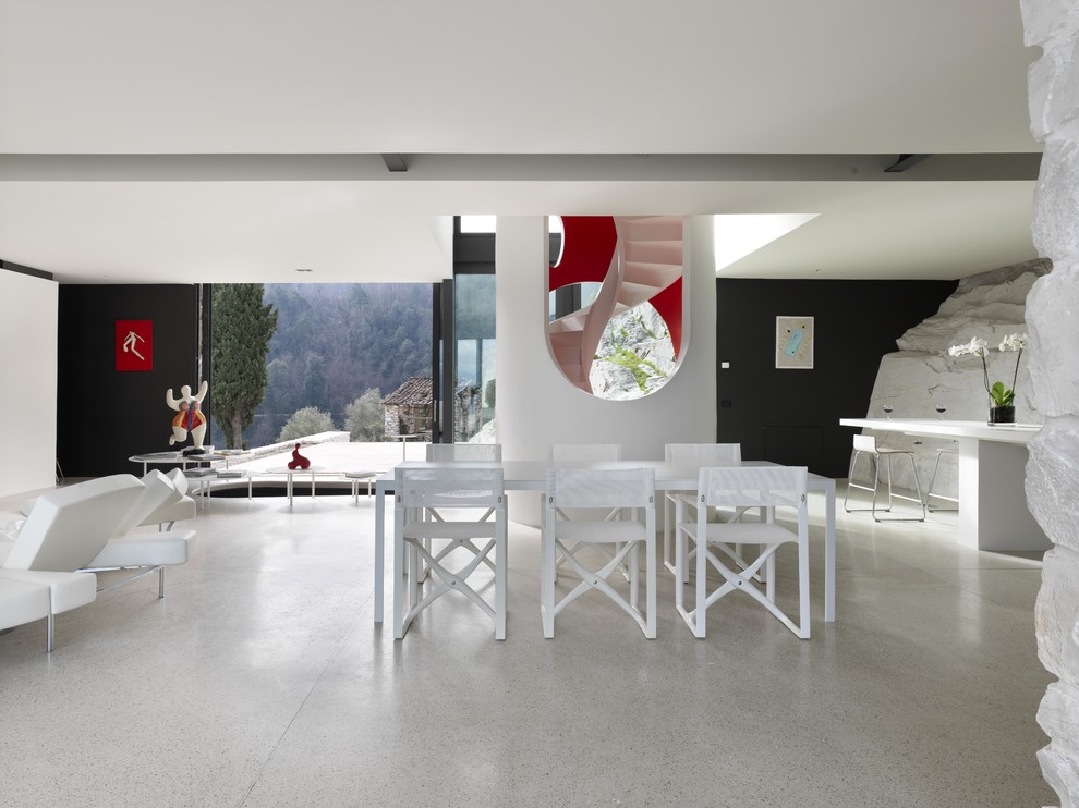 Contemporary dining room in Florence.