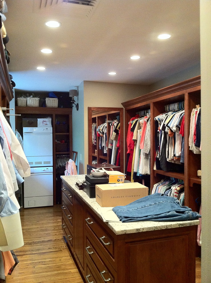 This is an example of a traditional storage and wardrobe in Cedar Rapids.