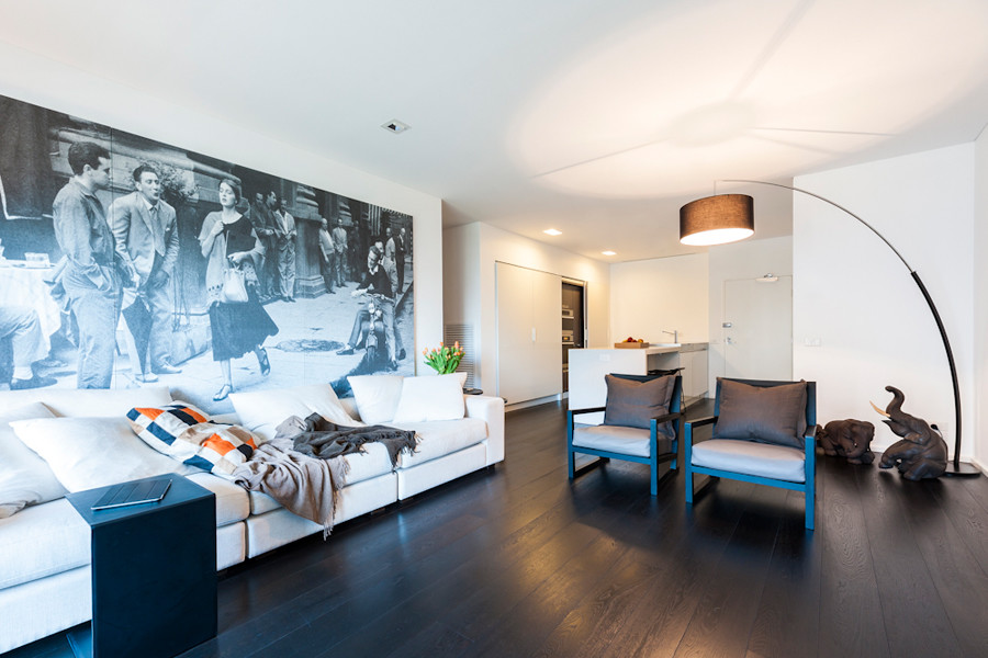 Photo of a contemporary living room in Melbourne.