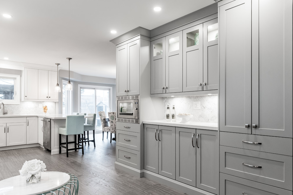 Transitional kitchen photo in Toronto