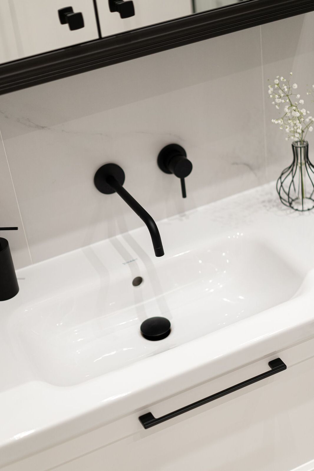 Детали ванной в стиле английская классика с элементами неоклассики