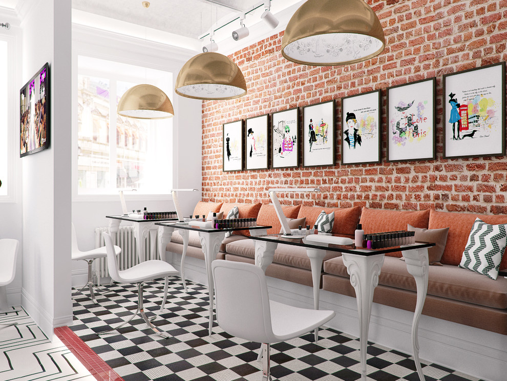 Салон Красоты с орнаментом застывшим на старых стенах