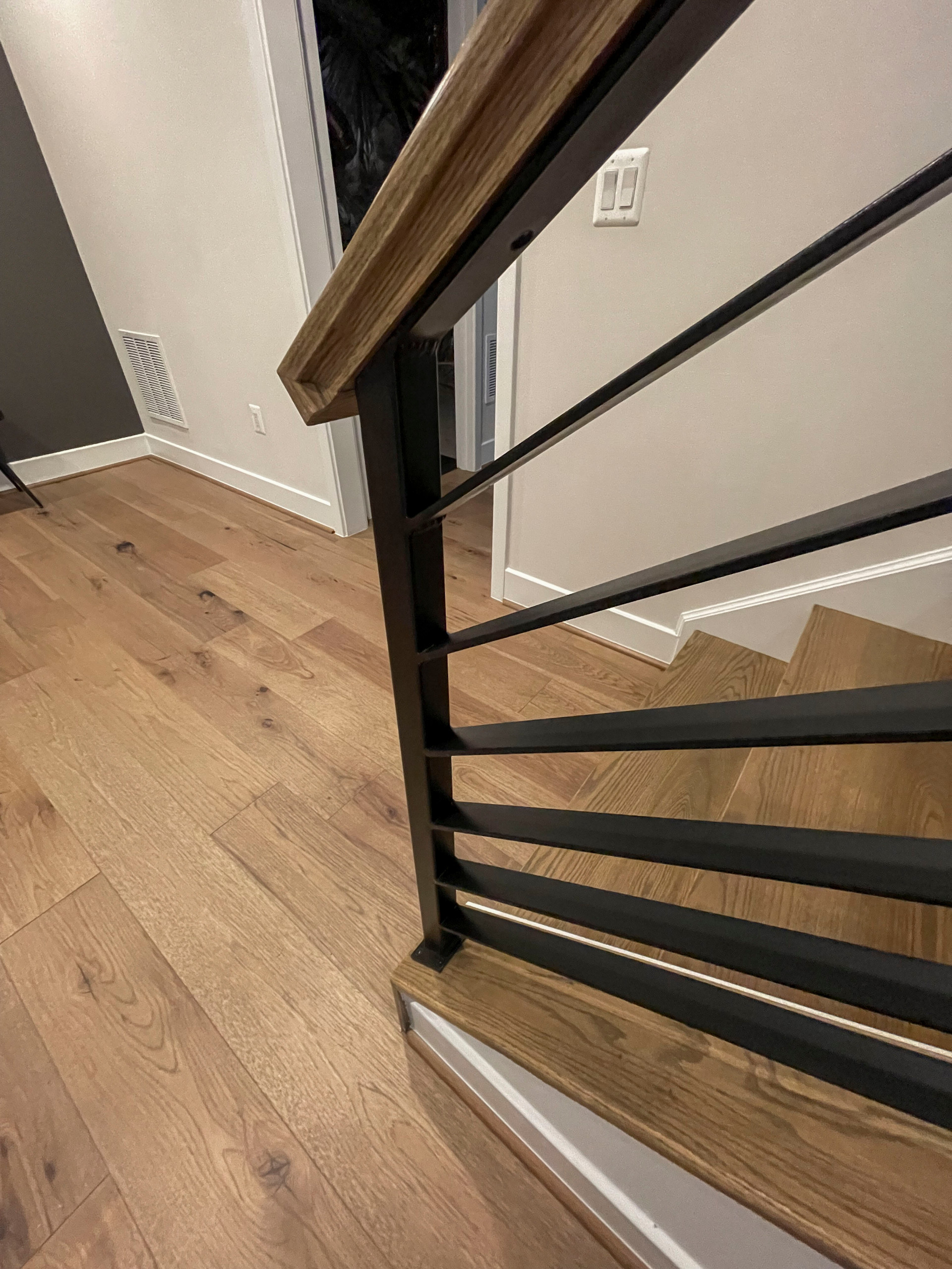 113_Floating Straight- Stringers with No Risers in Contemporary Home, Bethesda M
