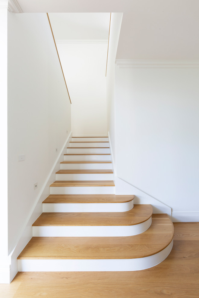Inspiration for a mid-sized traditional wood u-shaped staircase in Canberra - Queanbeyan.