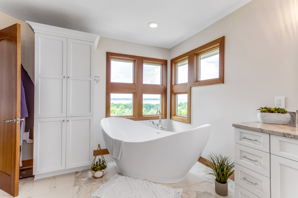 Bathroom - transitional bathroom idea