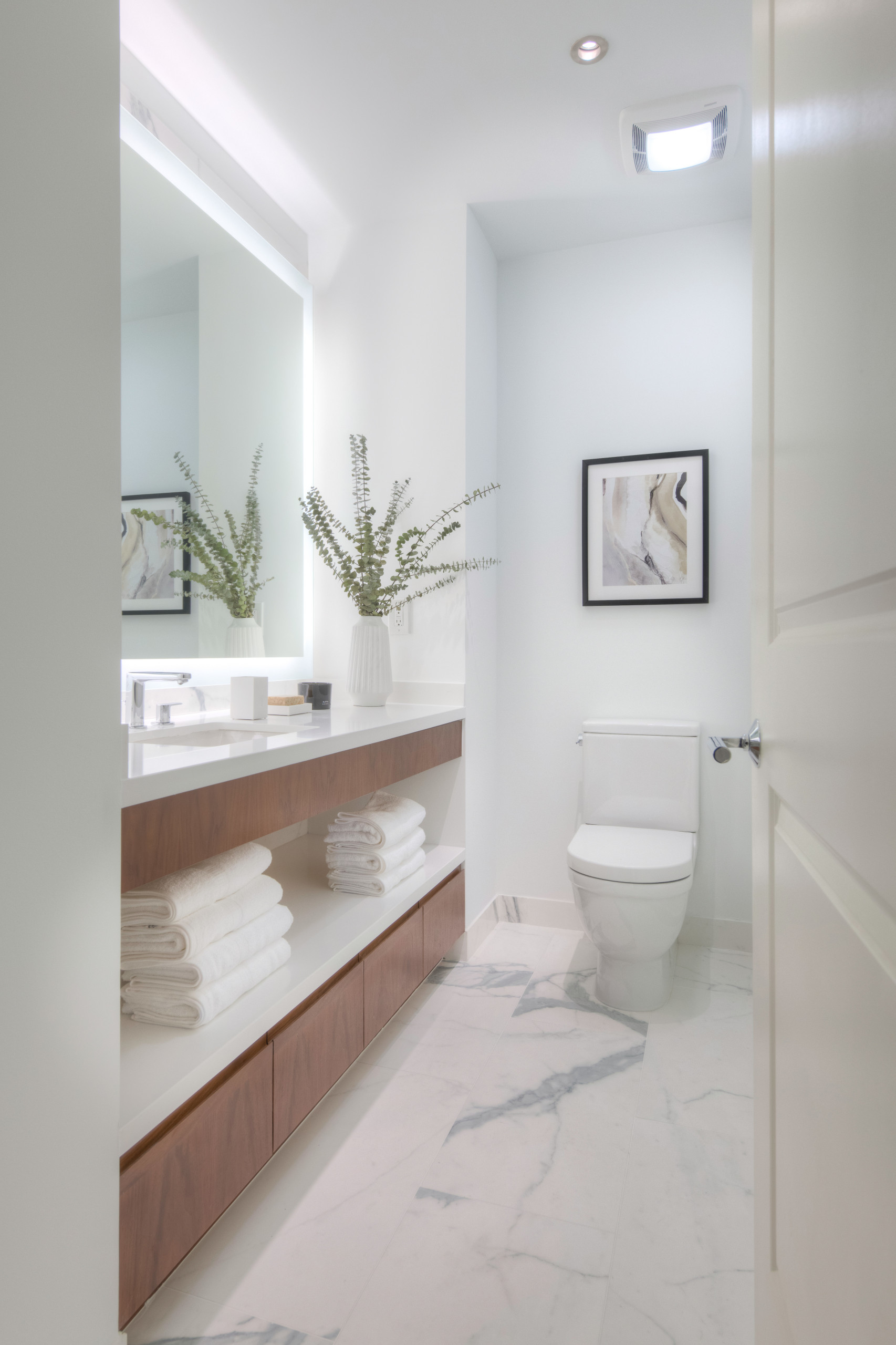 Apartment Bathroom - Photos \u0026 Ideas | Houzz, image size:1706x2560