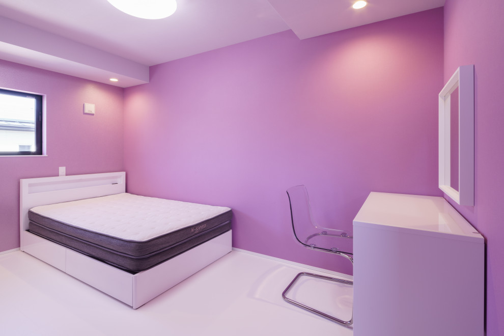 Esempio di una cameretta per bambini nordica con pareti rosa e pavimento bianco