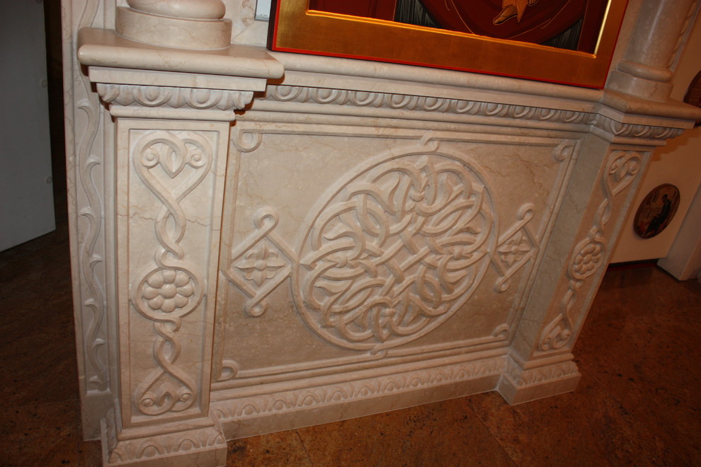 Иконостас в храме Пирогово.Московская область.