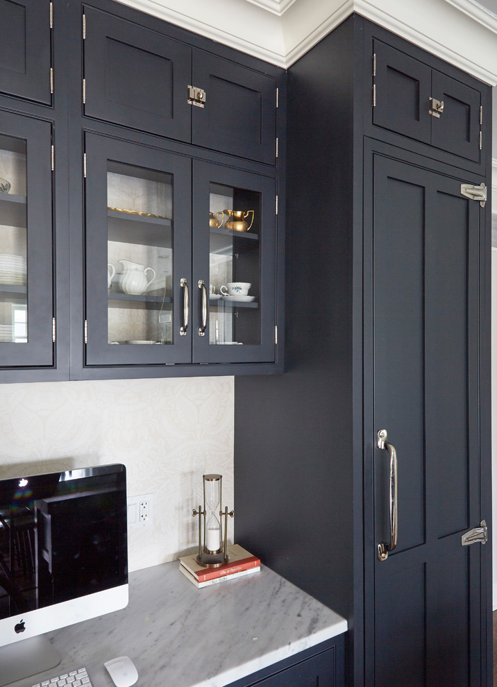 Inspiration for a transitional home design remodel in Chicago