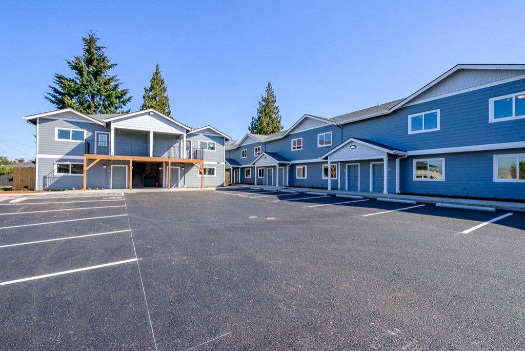 Plymouth Hills Apartments