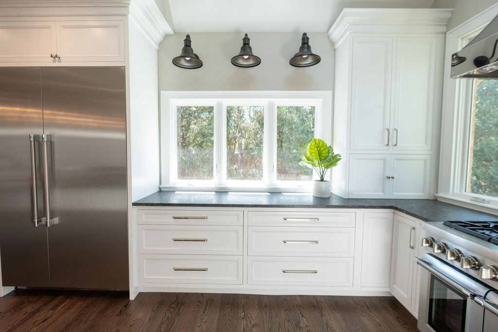 Modern Farmhouse Kitchen and Home Bar