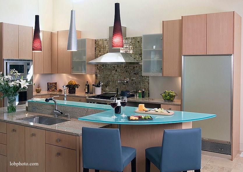 Inspiration for a contemporary l-shaped kitchen in Chicago with an undermount sink, flat-panel cabinets, light wood cabinets, granite benchtops, metallic splashback, stainless steel appliances, ceramic floors and with island.