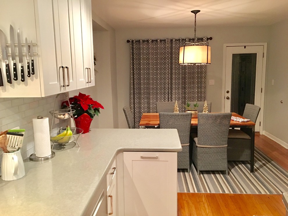 Transitional home design photo in Detroit