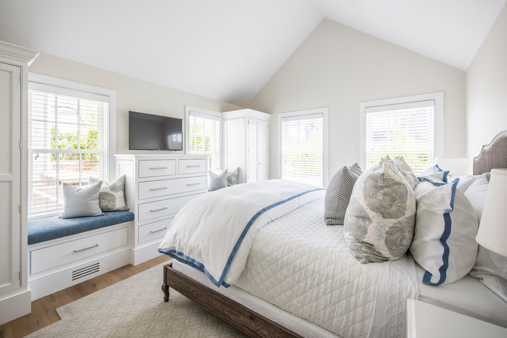 Example of a transitional home design design in Boston
