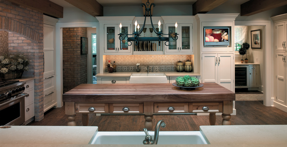 Elegant home design photo in Minneapolis