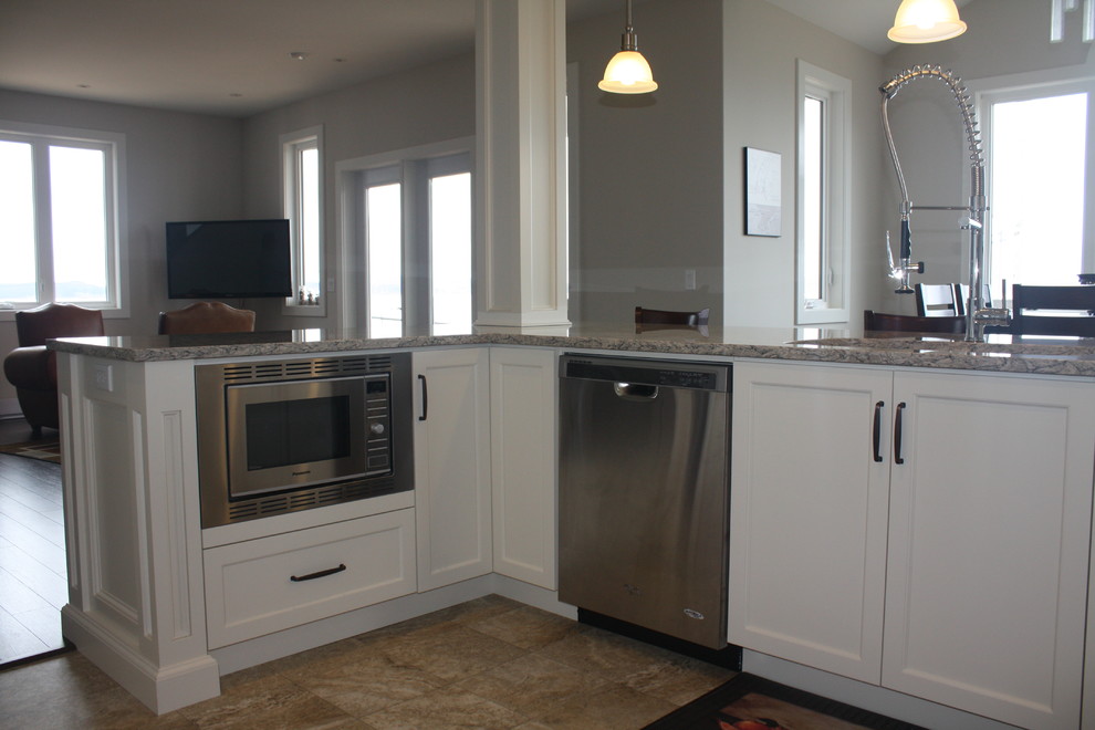Large transitional kitchen photo