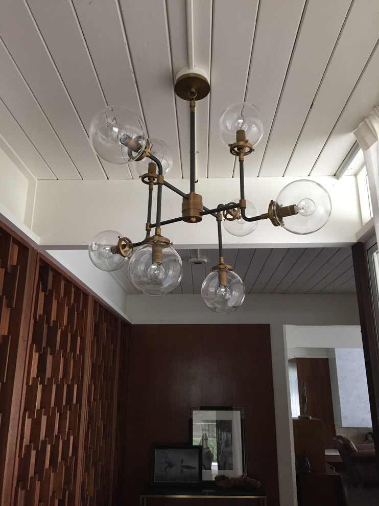 Inspiration for a modern home design remodel in Atlanta