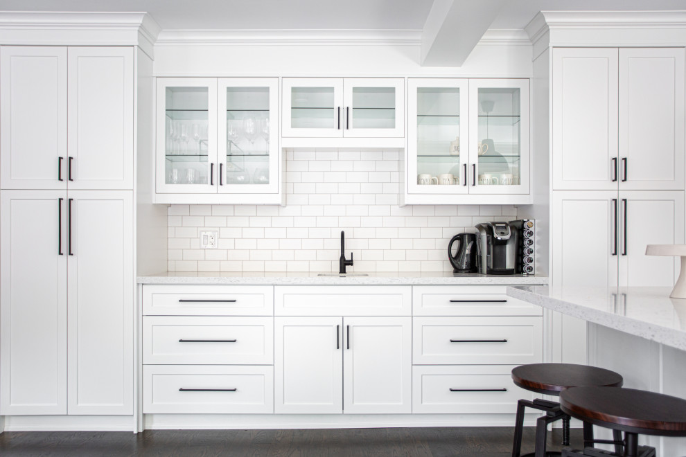 Example of a transitional home design design in Toronto