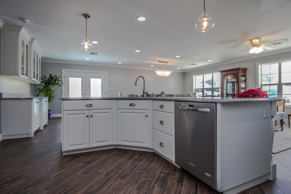 Transitional kitchen photo in Phoenix