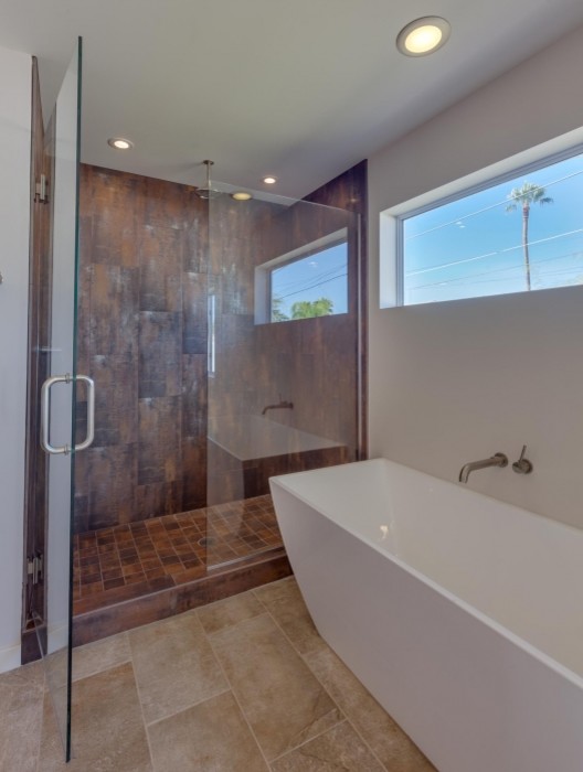 Design ideas for a modern bathroom in Phoenix.