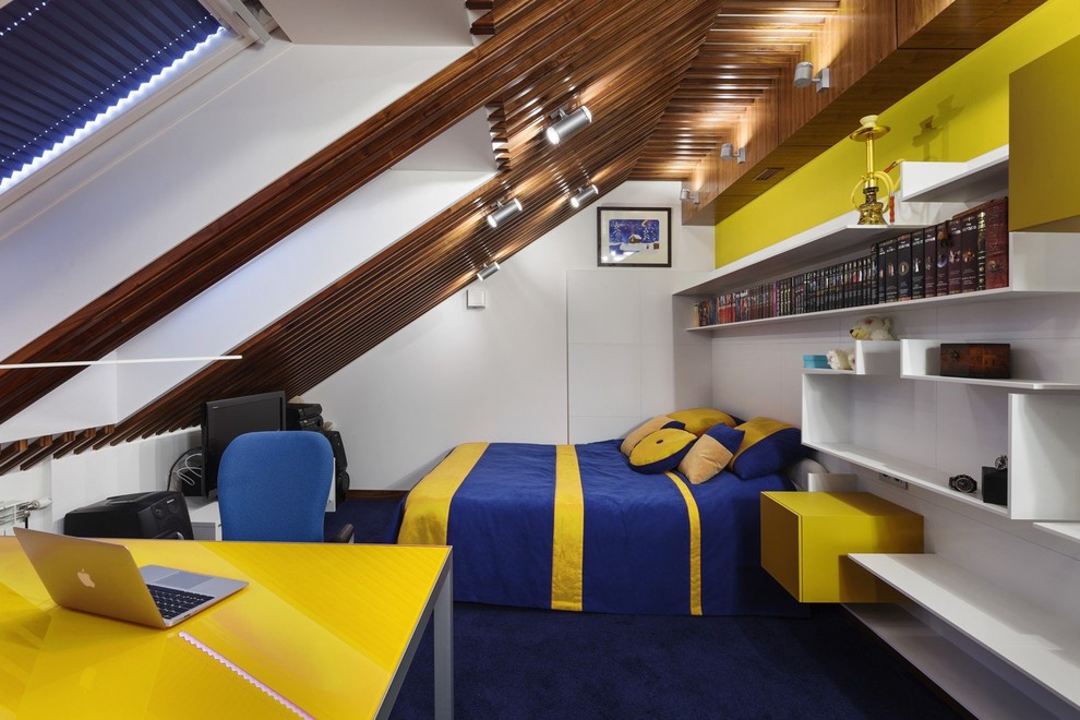 This is an example of a contemporary teen room for boys in Saint Petersburg with white walls and carpet.