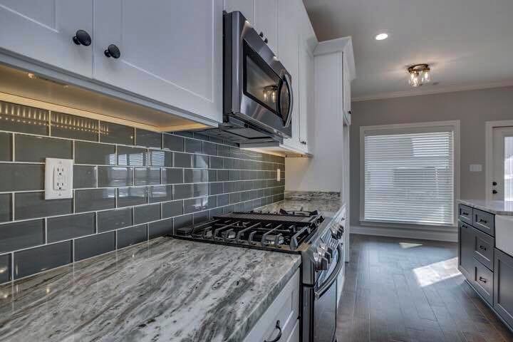 Kitchen - transitional kitchen idea