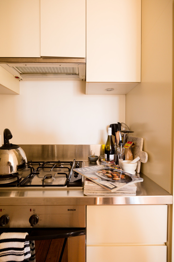 Small shabby-chic style kitchen in Sydney.