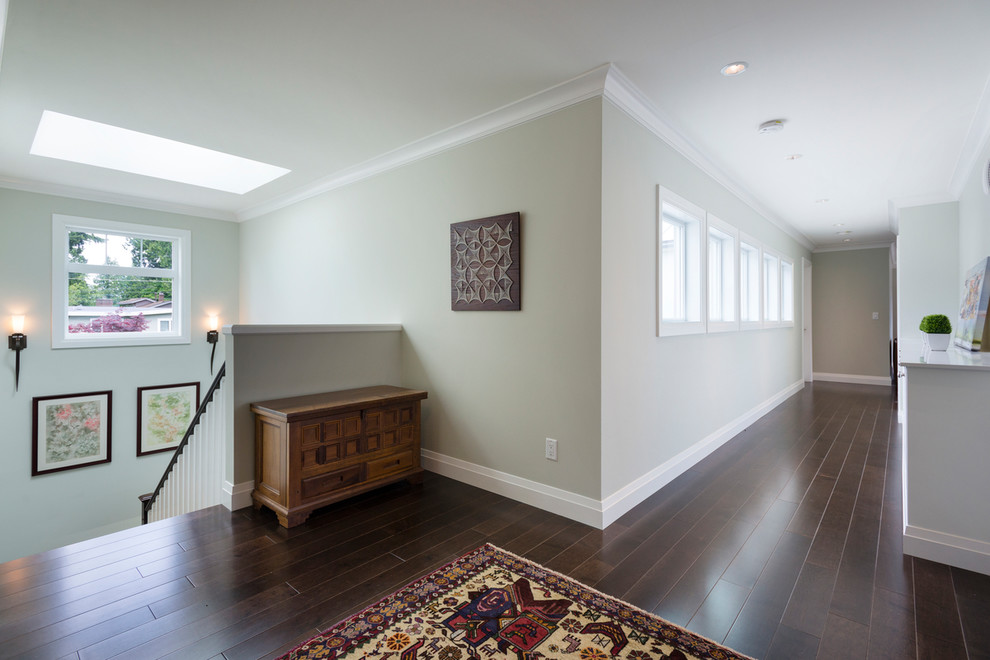 Transitional home design photo in Vancouver