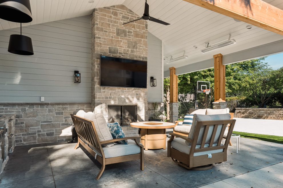 Sitting Area and Fireplace