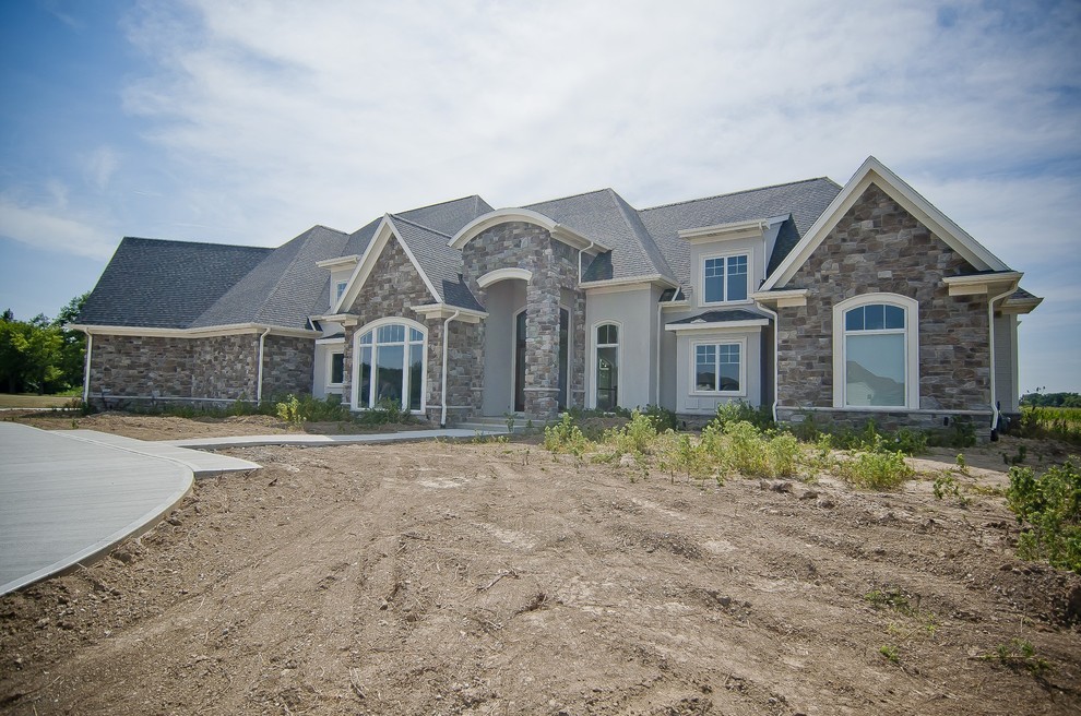Home design - transitional home design idea