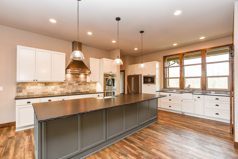 Kitchen - kitchen idea in Seattle