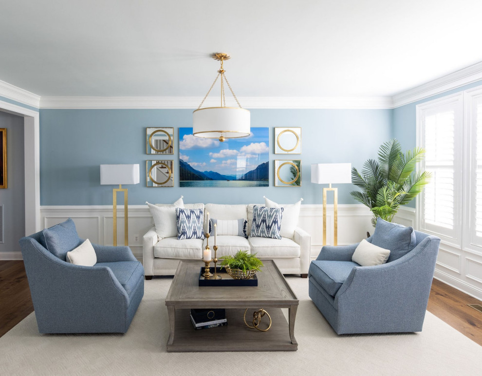 Exempel på ett stort klassiskt separat vardagsrum, med blå väggar, laminatgolv och brunt golv