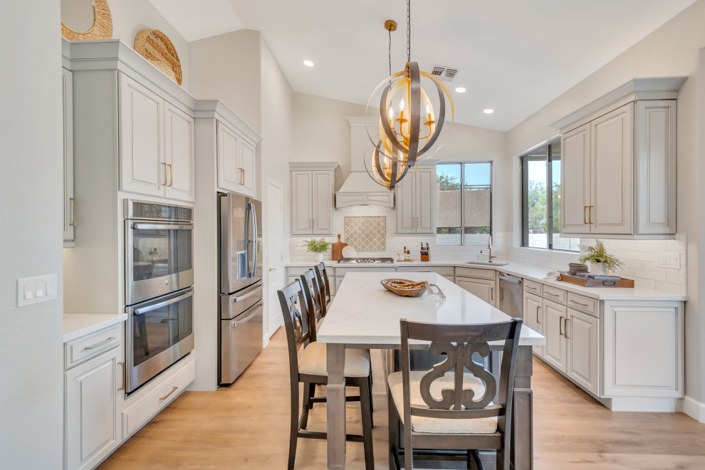 Inspiration for a transitional kitchen remodel in Phoenix