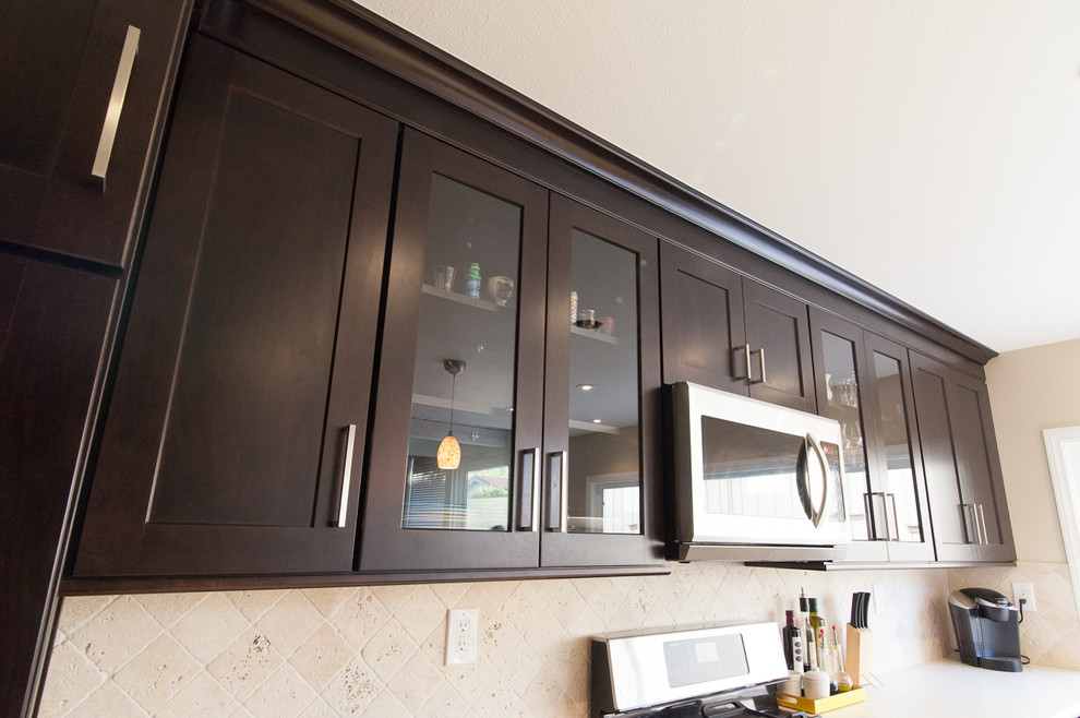 Transitional kitchen photo in Los Angeles