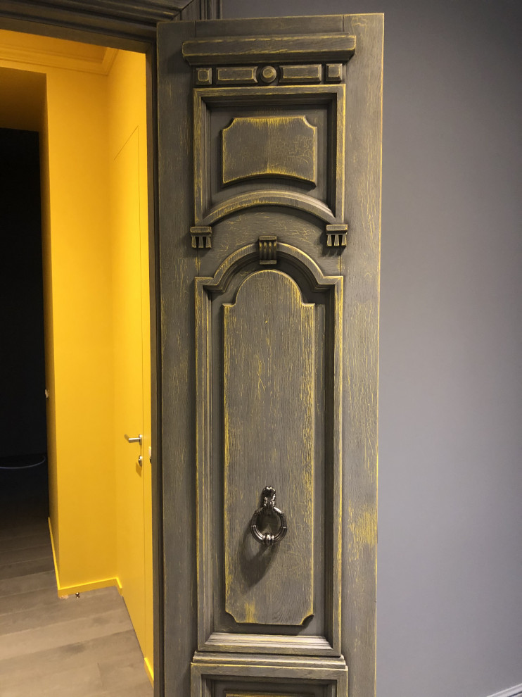 Историчсекие двери на Бронной