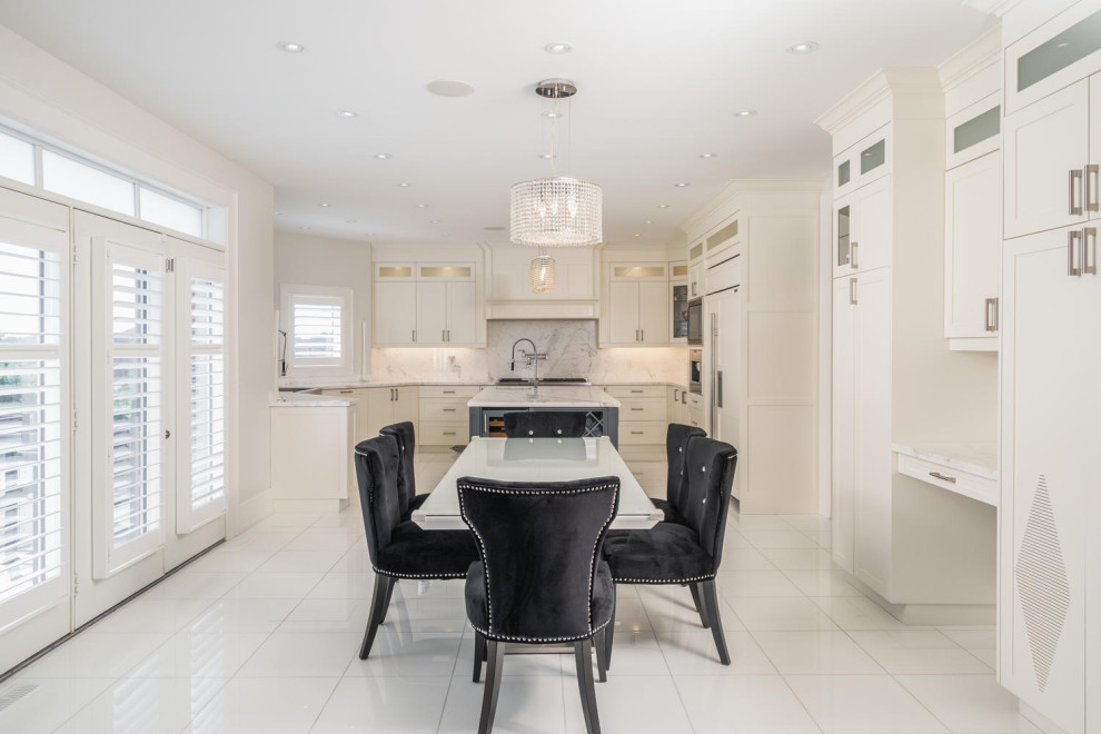 Kitchen - transitional kitchen idea in Toronto