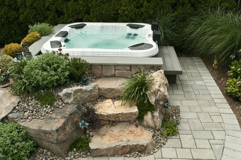 Example of a classic patio design in New York