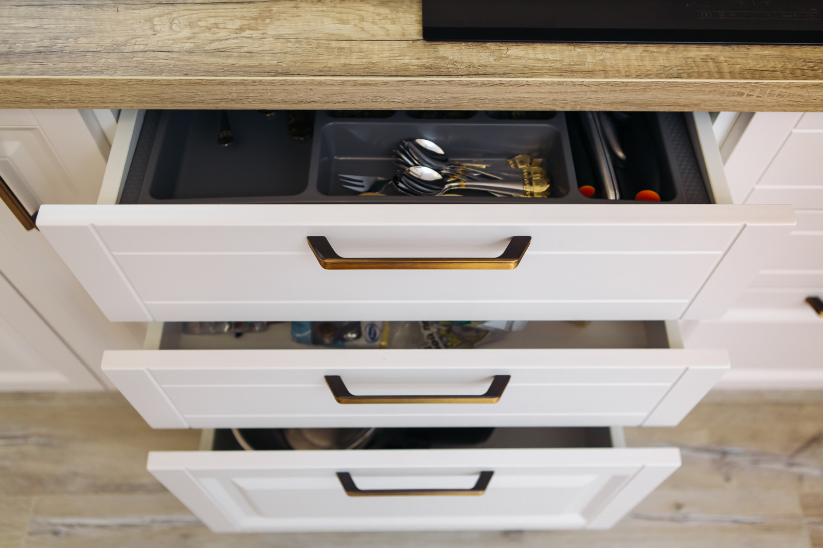 Светлая кухня-гостиная в ЖК Цивилизация