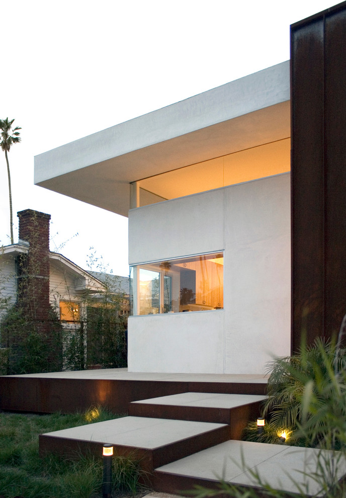 Inspiration for a modern exterior in Los Angeles.