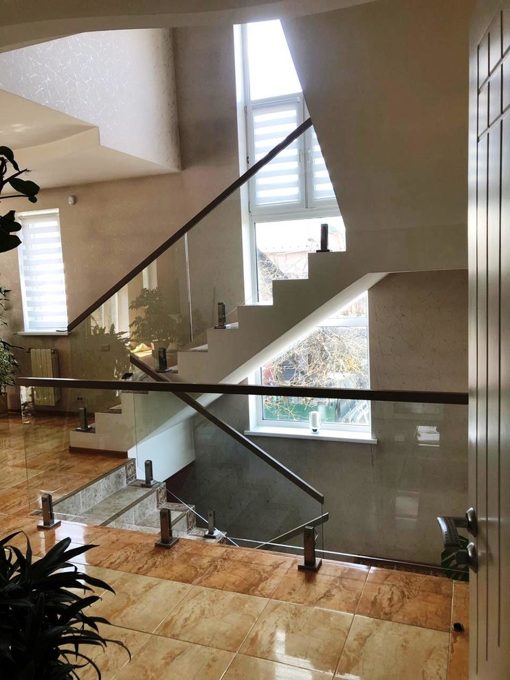 Стеклянные перила на стойках